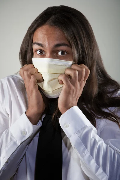 Man bär en andning mask — Stockfoto