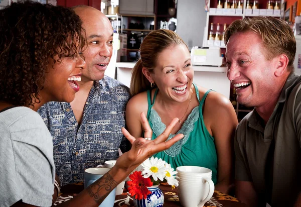 Vänner i ett kafé — Stockfoto