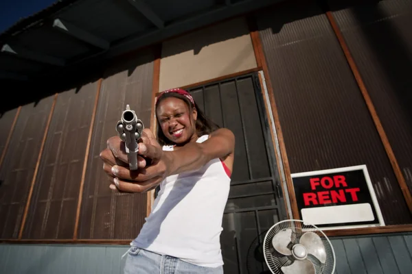 Mulher com arma — Fotografia de Stock