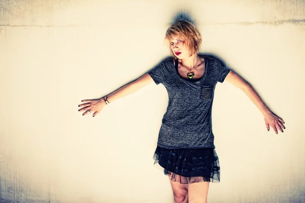 Young Woman Posed Against cement Wall — Stock Photo, Image