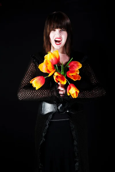 Vampiro con fiori di plastica — Foto Stock