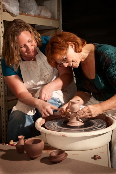 Women working with clay — Stock Photo, Image