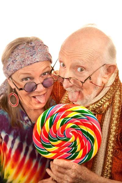 Hippie seniors licking a lollipop — Stock Photo, Image