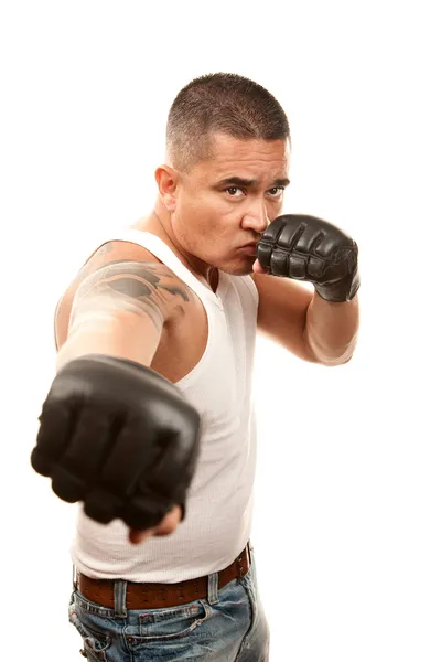 Hombre hispano con guantes de boxeo — Foto de Stock