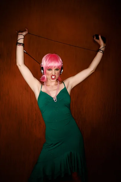 Disco vrouw met roze haren — Stockfoto