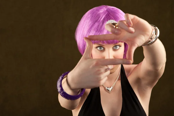 Mulher com cabelo roxo — Fotografia de Stock