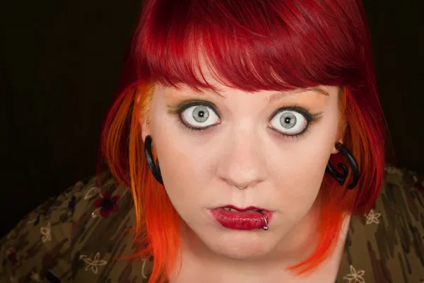 Punky Girl com cabelo vermelho — Fotografia de Stock