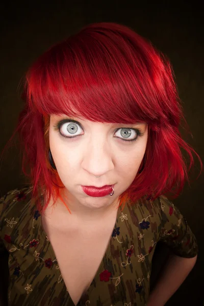 Punky fille aux cheveux rouges — Photo