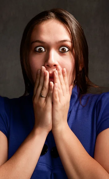 Vrouw in blauwe jurk — Stockfoto