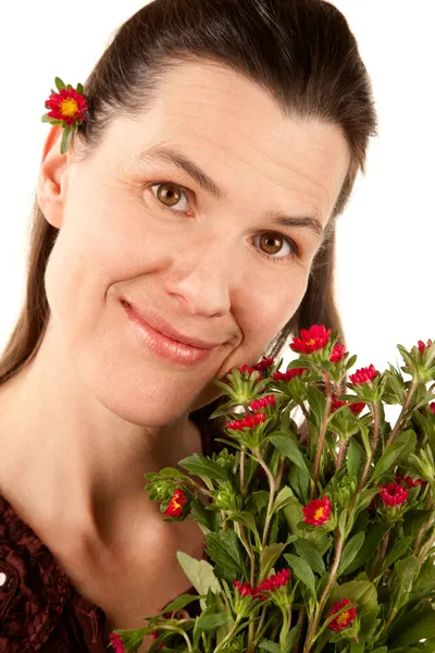 Ładna kobieta z kwiatami — Zdjęcie stockowe
