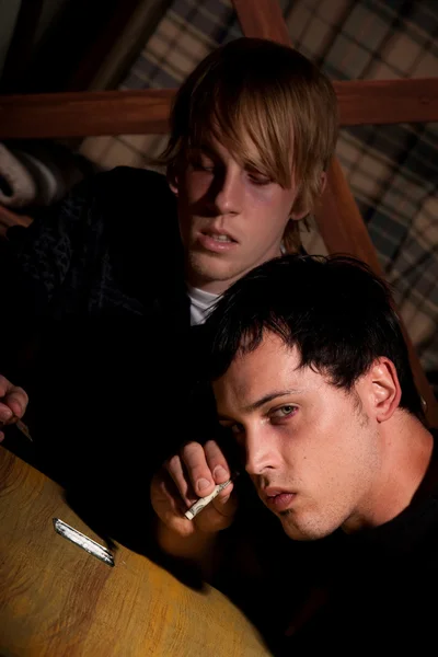 Two young men with heroin or cocaine — Stock Photo, Image