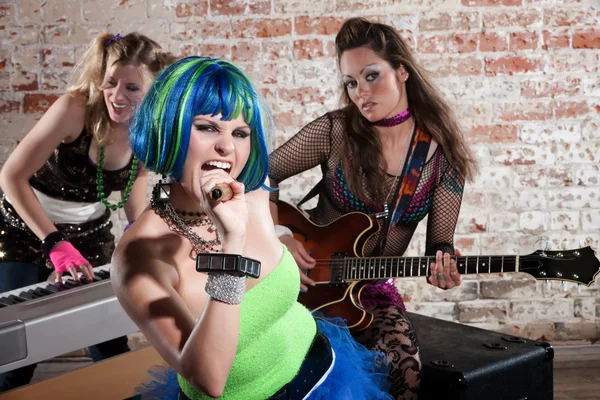 Fêmea banda punk rock — Fotografia de Stock