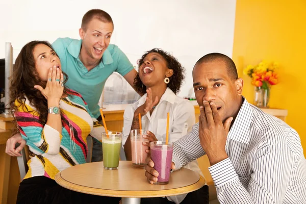 Three people at a cafe drinking frozen beverages — Stock Photo, Image