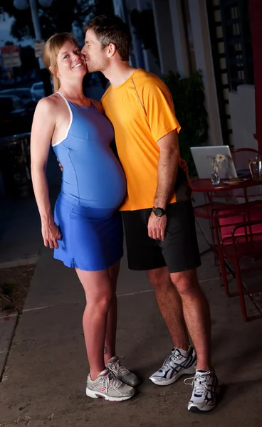 Schwangere Frau und Ehemann — Stockfoto