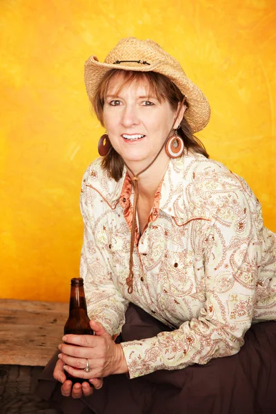 Pretty Western Woman with Beer — Stock Photo, Image