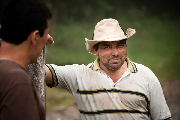 Jóképű férfi ranch kézzel costa rica — Stock Fotó