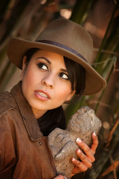 Pretty adventurer with stolen relic — Stock Photo, Image