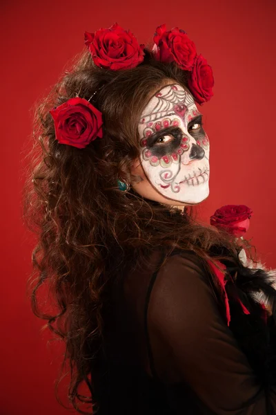 Mulher com pintura facial no estilo Day of the Dead — Fotografia de Stock