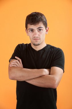 ciddi genç adam