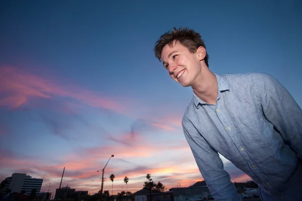 Joven feliz — Foto de Stock