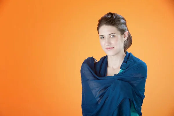 Menina bonito em cachecol azul — Fotografia de Stock