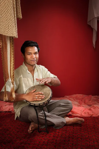 Indian Man Plays a Tabla — Stock Photo, Image