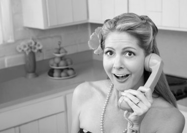 telefon şaşırmış kadın