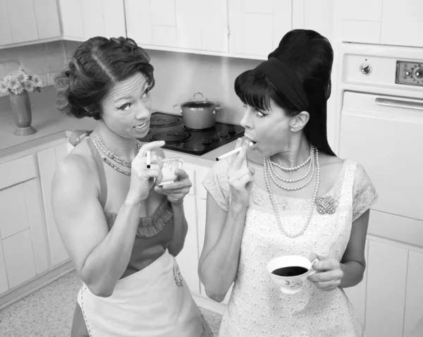 Praten in de keuken — Stockfoto