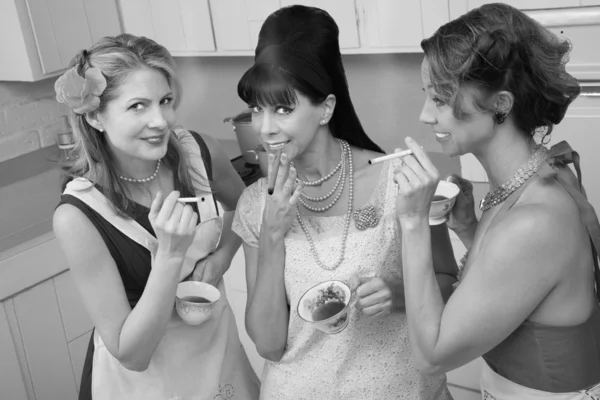 Women Enjoying A Smoke — Stock Photo, Image