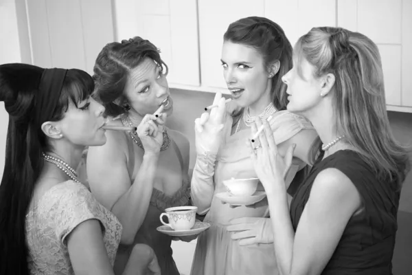 Women Smoking Cigarette — Stock Photo, Image