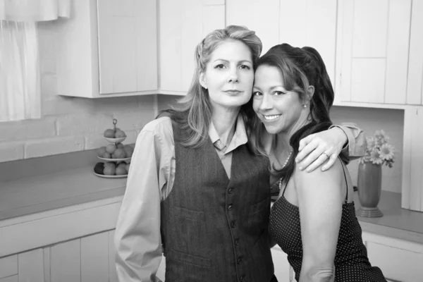 Girlfriends in a kitchen — Stock Photo, Image