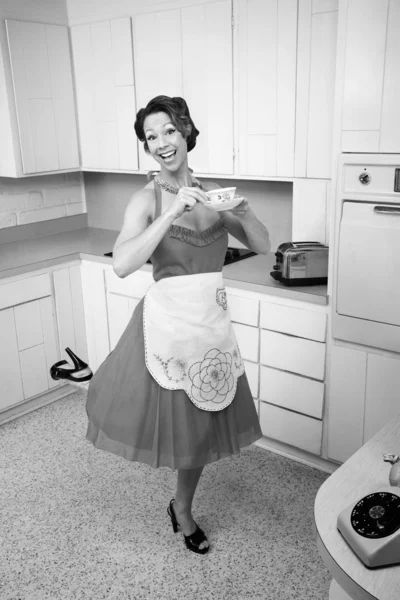 Mujer disfrutando del café — Foto de Stock