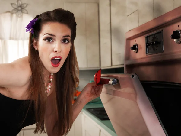 Surprised Housewife Checks the Oven — Stock Photo, Image