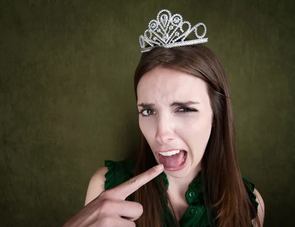 Young Queen Makes a Gagging Gesture — Stock Photo, Image