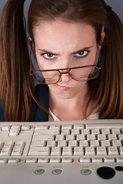 Nerd femenino serio — Foto de Stock