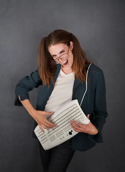 Nerd chica con teclado —  Fotos de Stock