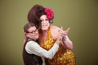 travesti holding nerd