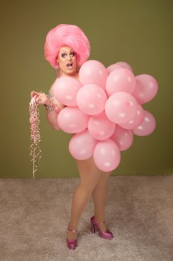 komik travesti pembe balonlar