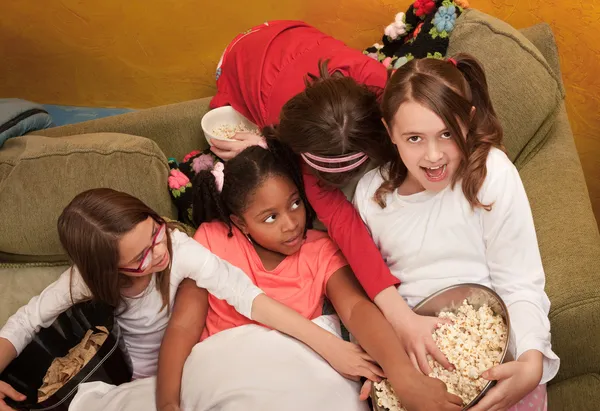 Little Girls Grab Popcorn — Stock Photo, Image