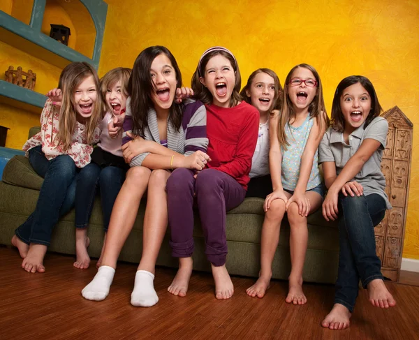 Grupo de Meninas gritando — Fotografia de Stock