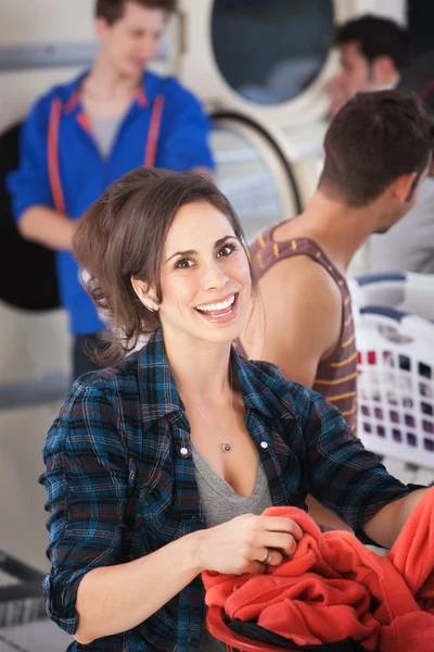 Young Woman in Laundromat — Stock Photo, Image