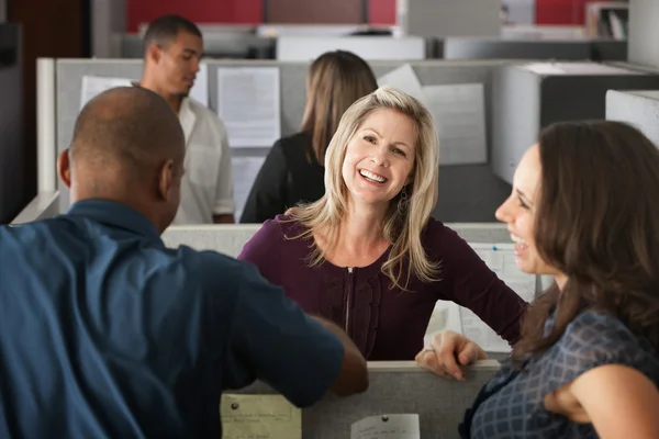 Travailleurs de bureau heureux — Photo