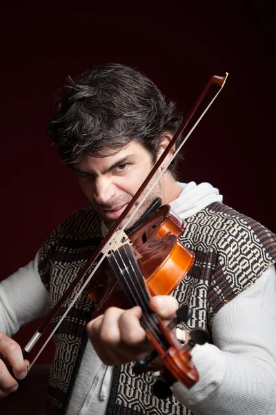 Homem tocando violino — Fotografia de Stock