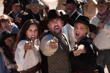 diye bağıran gunfighters