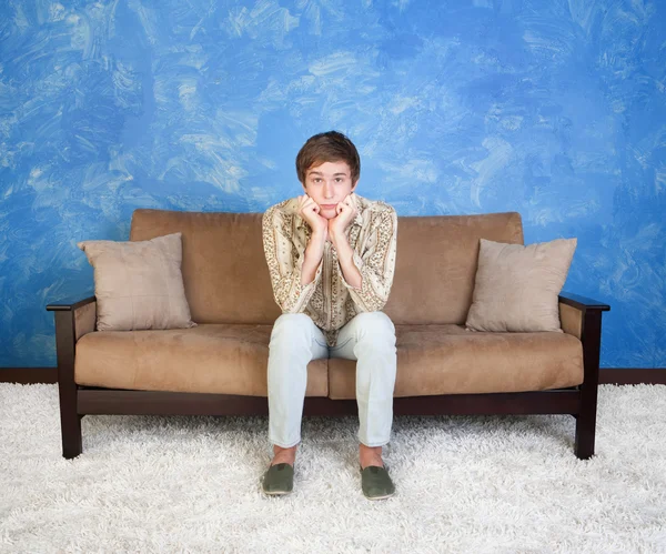 Teen on couch — Stock Photo, Image