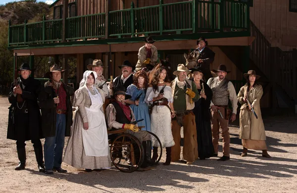 People outside a building in old west costumes — Stock Photo, Image