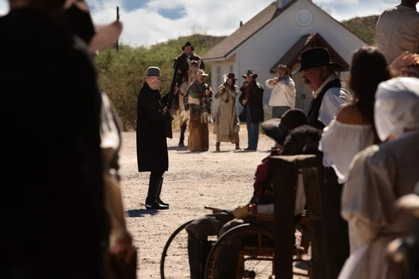 Cowboy Stands Up to Outlaws — Stock Photo, Image