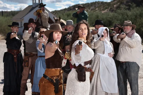 Gunfighters Fora na Cidade Velha — Fotografia de Stock