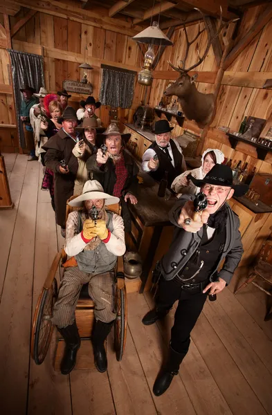 Rowdy Crowd con pistole a Saloon — Foto Stock