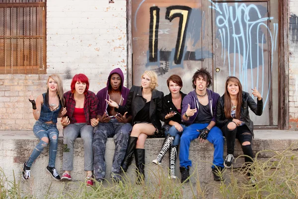 Enojado adolescente punks — Foto de Stock